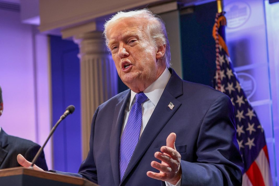 Trump Announces Immediate Global Tariff Hike to 15% Despite Supreme Court Ruling