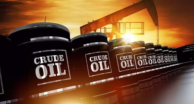 Oil Markets Split as Gulf Crude Soars to $131 While Global Benchmarks Slide