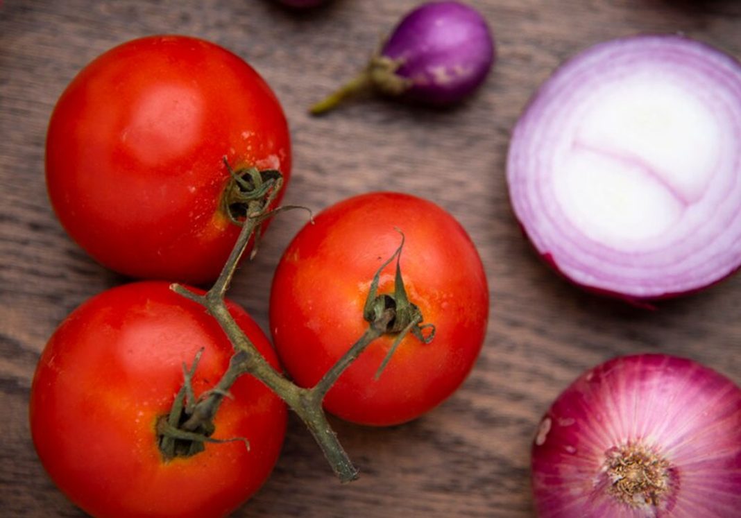 UAE Assures Public: Onion and Tomato Price Hike Is Temporary as Supplies Rise